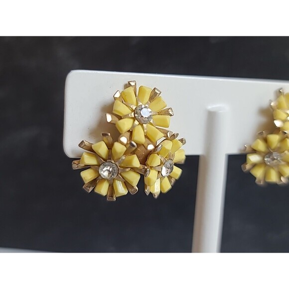 Coro Yellow Flower Screwback Earrings Vintage - Picture 4 of 10
